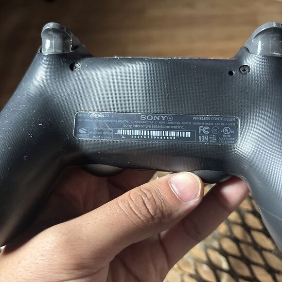 Sony PlayStation 4 PS4 DualShock 4 Wireless Controller Silver Black CUH-ZCT2E - Picture 7 of 10